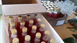 We hebben nog sap te koop onder de Rietkap